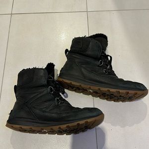 Sorel women winter boot size 8